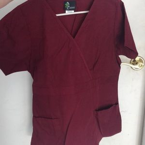 Juniper Scrub Top. New, never wore size small